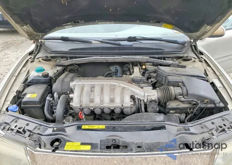 2002 Volvo S80 z USA, uszkodzony, nr VIN YV1TS92DX21268072